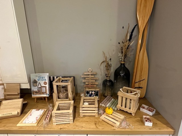 Bilder vom Kreativdinner mit Holzklötzchen in Stratmanns Haus am See in Lembruch durchgeführt vom Bastelbogen aus Lohne. Mögliche Prüjekte für den Abend