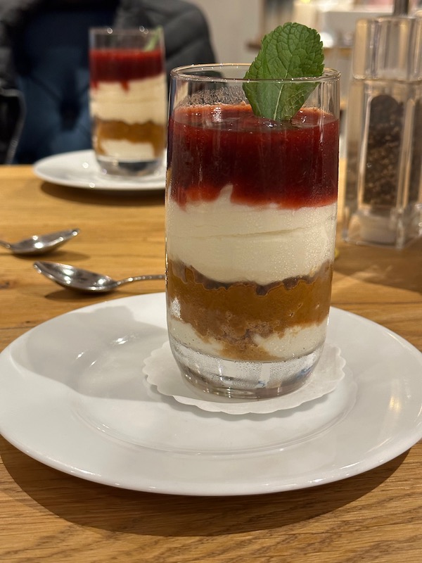 Bilder vom Kreativdinner mit Holzklötzchen in Stratmanns Haus am See in Lembruch durchgeführt vom Bastelbogen aus Lohne. Die Nachspeise