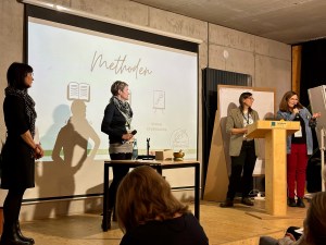 Bild von den vier Organisatorinnen des Journaling Barcamps 2023 in Hamburg