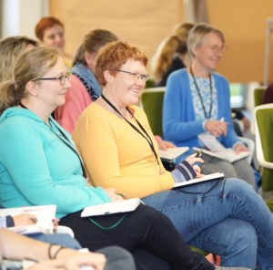 letterdrine79 und KerstinsKartenwerkstatt auf dem Journaling Barcamp 2023 in Hamburg fotografiert von Thomas Dick