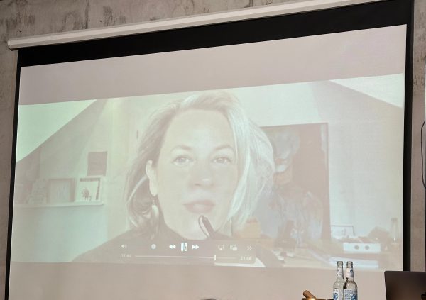 Video Botschaft von Heike Haas auf dem Journaling Barcamp 2023 in Hamburg