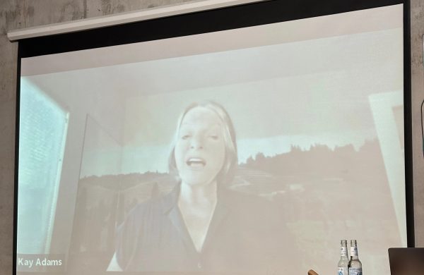 Video Botschaft von Kay Adams auf dem Journaling Barcamp 2023 in Hamburg