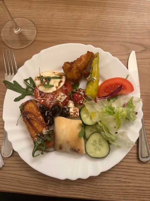 Leckere Vorspeise in der Altstadtbrauerei Marienbräu in Jever. Am Buffett gab es leckere Antipasti.