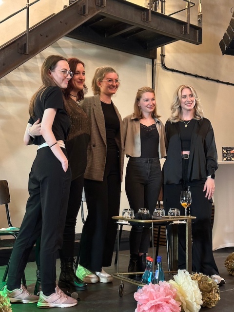 Autorinnen und Moderatorin auf der Veranstaltung: Glamour, Glanz und Große Gefühle im Kaiserbad anlässlich von Leipzig liest