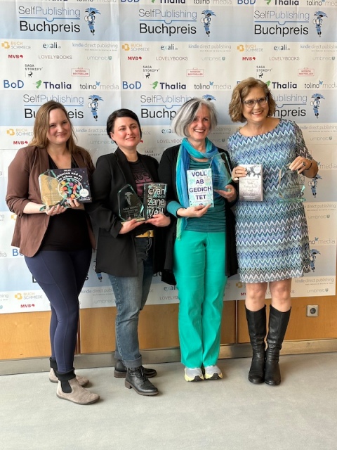 Ein Foto der Finalistinnen vom Selfpublisher Buchpreis 2024