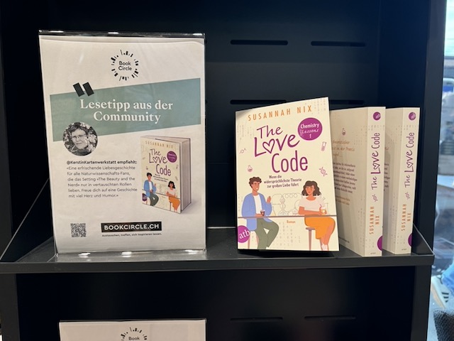 Lesetipp aus der Book Circle Community zum Roman: The Love Code von Susannah Nix. Die Fotos entstanden in Züricher Orell Füssli Buchhandlungen.