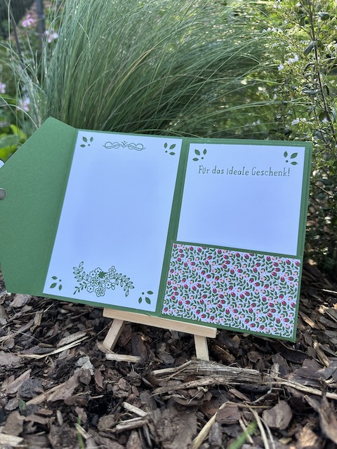 Gutscheinkarte zum Aufklappen mit Fach für Gutscheine und Platz zum Unterschreiben und lieben Grüssen gebastelt mit Material von Stampin Up von Kerstins Kartenwerkstatt