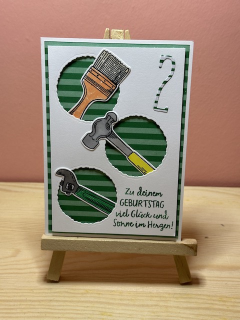 Zu sehen ist eine Karte zum 2. Geburtstag mit Werkzeugt. Das Stempel- und Stanzset "Wunderbares WErkzeug" von Stampin Up kam hier zum Einsatz.