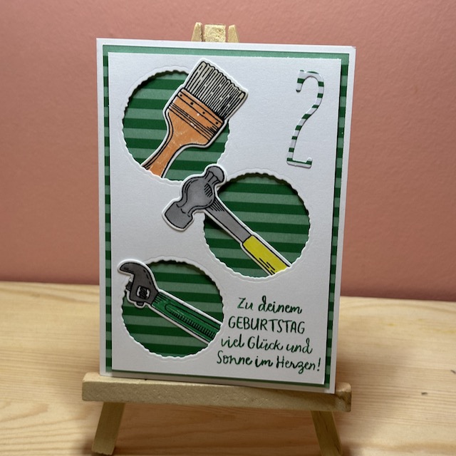 Zu sehen ist eine Karte zum 2. Geburtstag mit Werkzeugt. Das Stempel- und Stanzset "Wunderbares WErkzeug" von Stampin Up kam hier zum Einsatz.