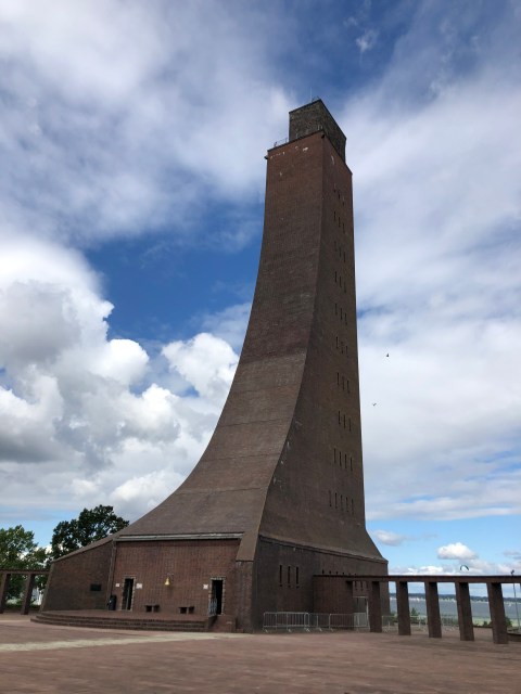 Zu sehen ist das Ehrenmal von Laboe
