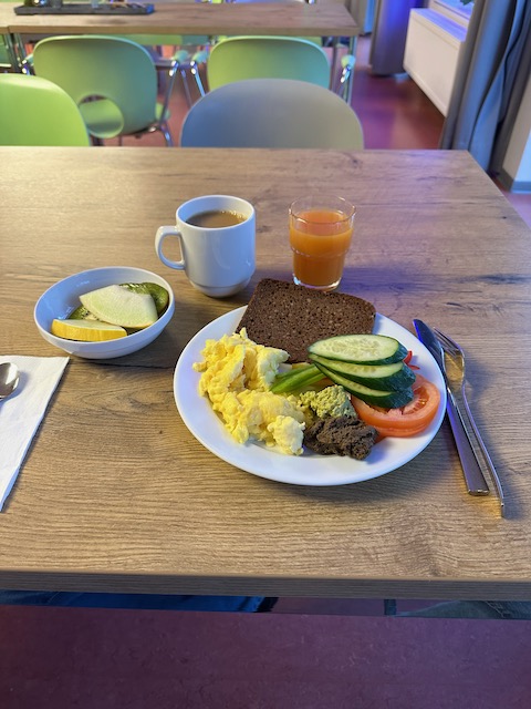 Frühstück in der Jugendherberge in Jever