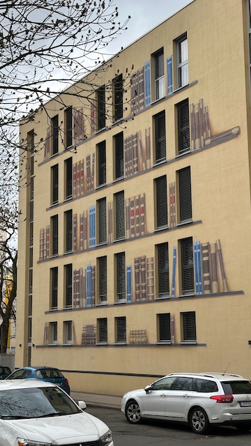 Die Fassade vom Book Hotel in Leipzig