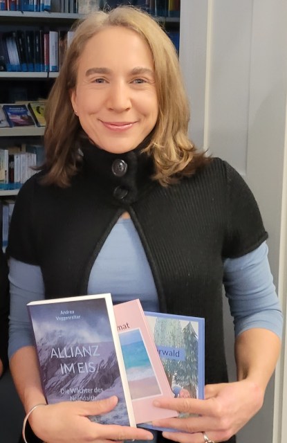 Andrea Voggenreiter mit Büchern