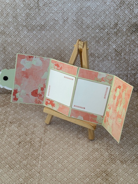 Zu sehen ist eine Karte mit Geheimfach, die als kleiner Gruß zum Muttertag mit Gutschein verschickt werden kann.