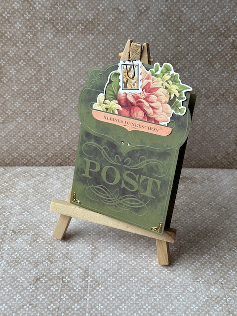 Selbst gebastelte Karte in Briefkastenoptik mit kleinem Brief, der in den Briefkastenschlitz gesteckt ist. Material alles von Stampin Up